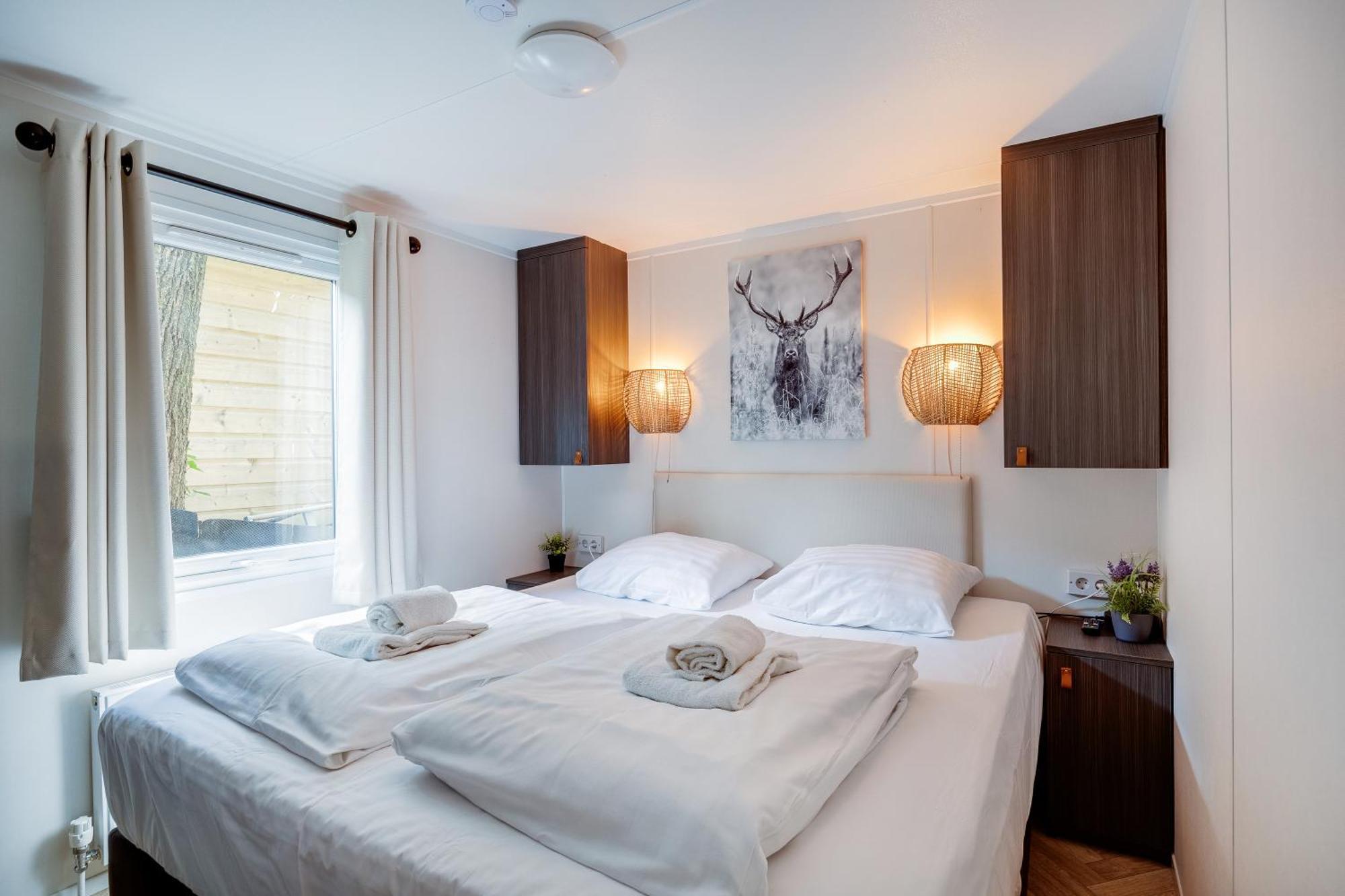 Veluwe Hoenderloo Luxury Chalet With Private Sauna And Hot Tub - Swimming Pool Tennis Court Supermarket Bowling Alley Theatre And Entertainment For Children Exterior photo